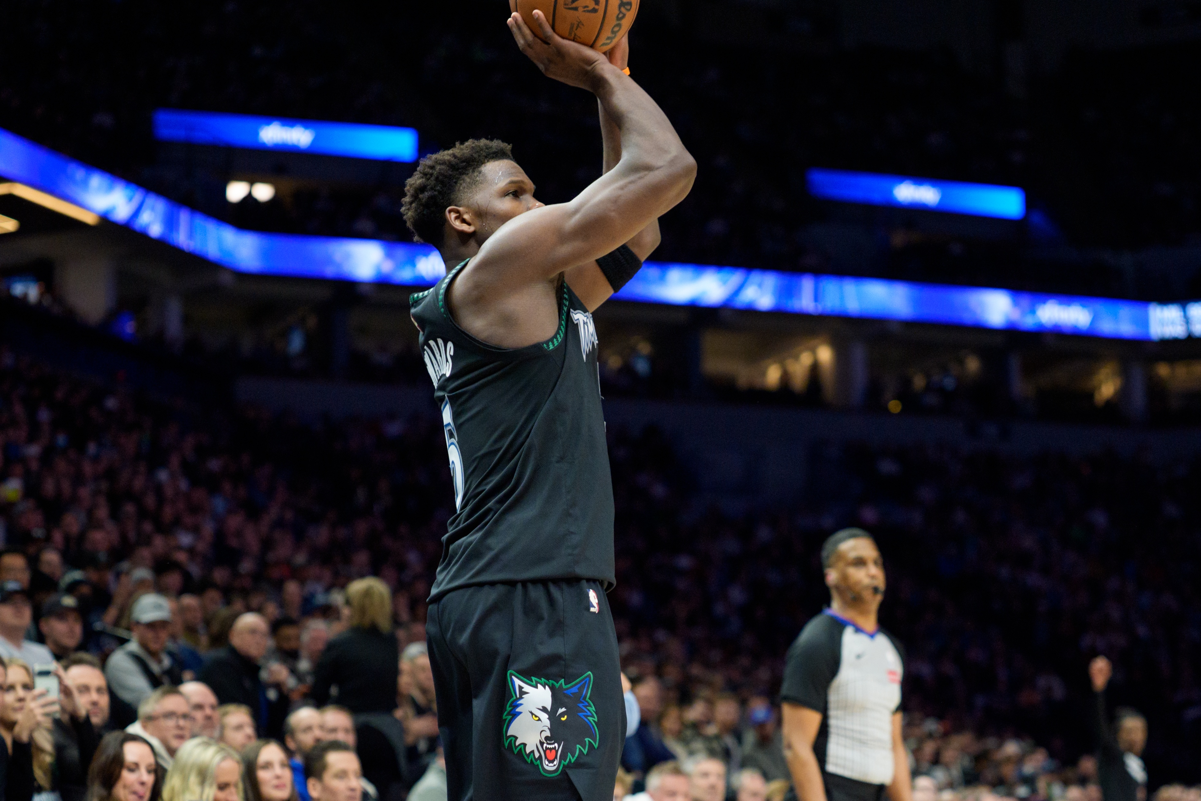 kaiyun·(中国)官方网站-针锋相对！爱德华兹首节9中4拿到9分2板 巴雷特5中3贡献8分1板1助